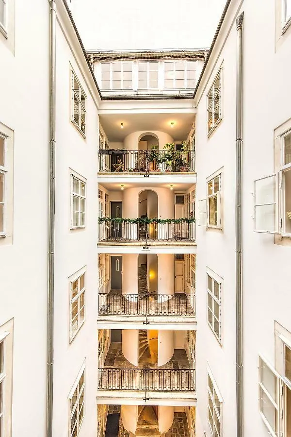 Beautiful Inner City Apartment location