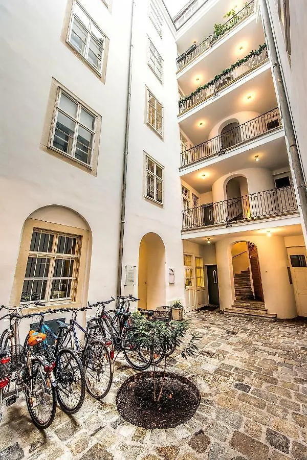 Beautiful Inner City Apartment Vienna Austria