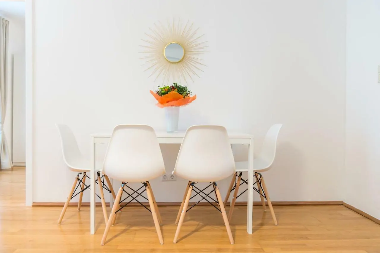 Beautiful Inner City Apartment Vienna