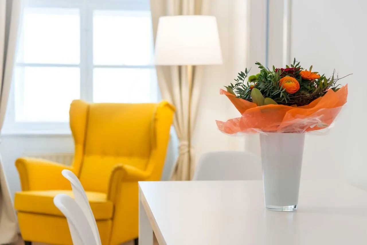 Beautiful Inner City Apartment Vienna