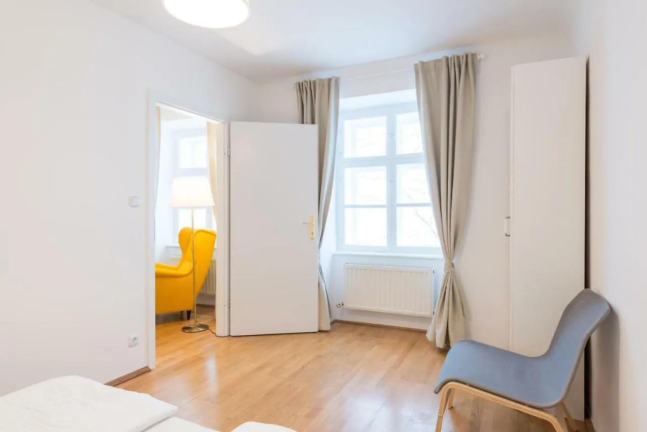 Beautiful Inner City Apartment Vienna