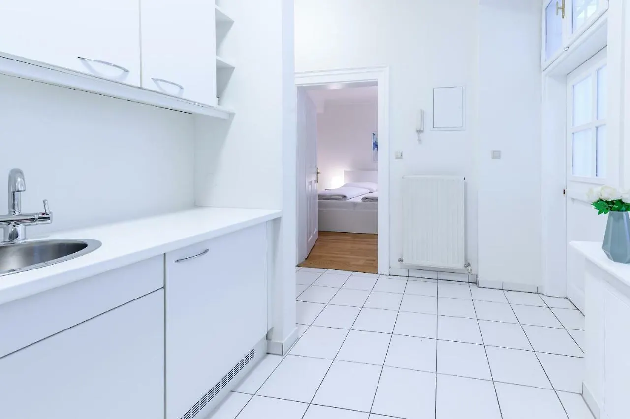 Beautiful Inner City Apartment Vienna