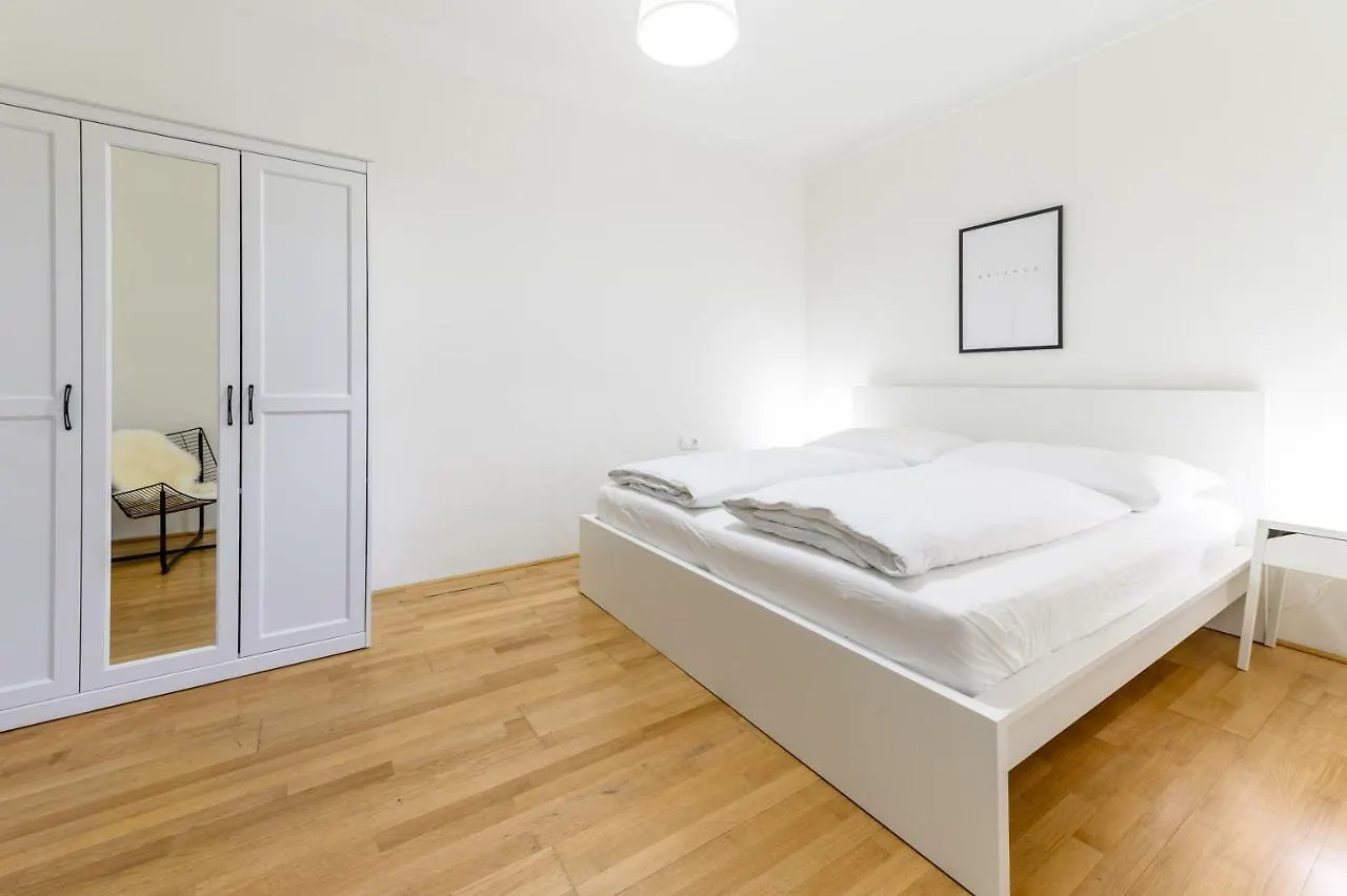 Beautiful Inner City Apartment Vienna