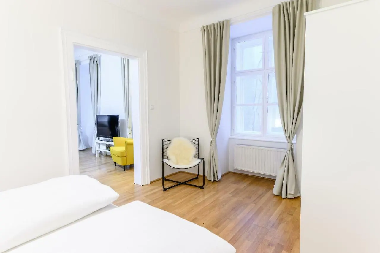 Beautiful Inner City Apartment Vienna