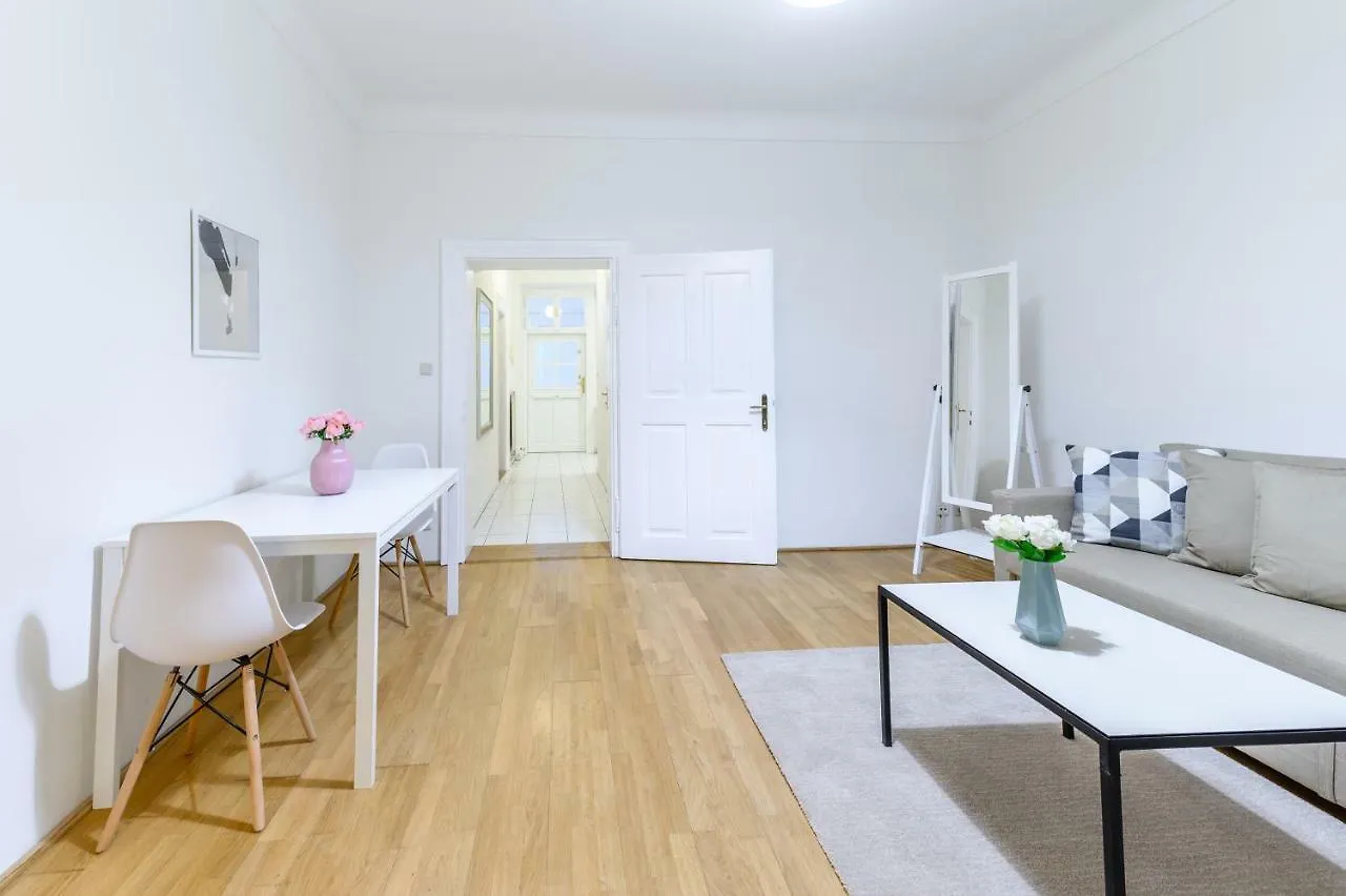 Beautiful Inner City Apartment Vienna