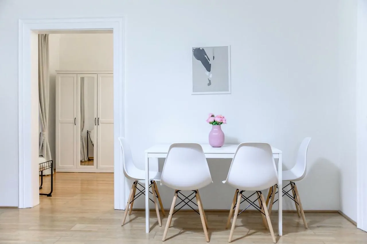 Beautiful Inner City Apartment Vienna